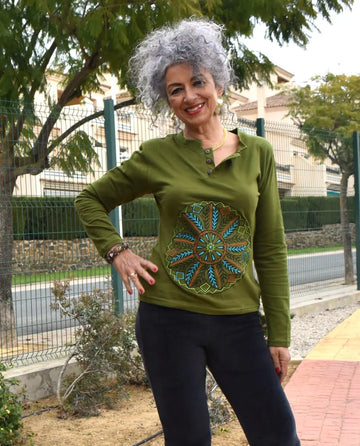 Camiseta Mandala cuello mao