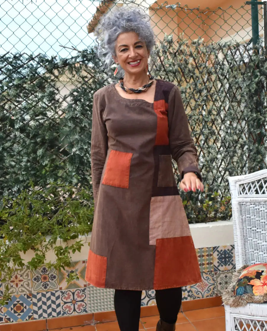 vestido patchwork de corte entallado y evasé. Ideal para tus jornadas laborales y salidas casuales