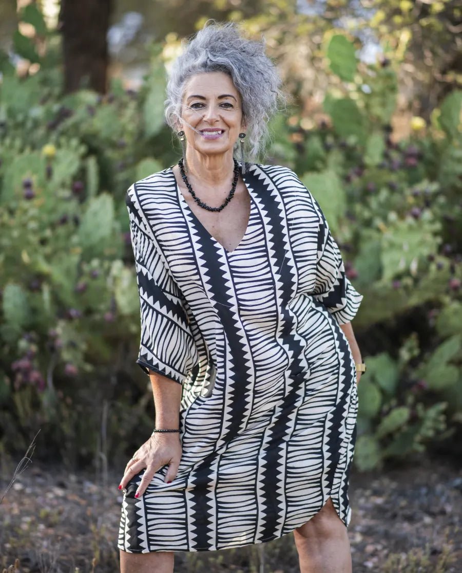 Vestido Kurta Corto de Rayón Negro sobre Blanco