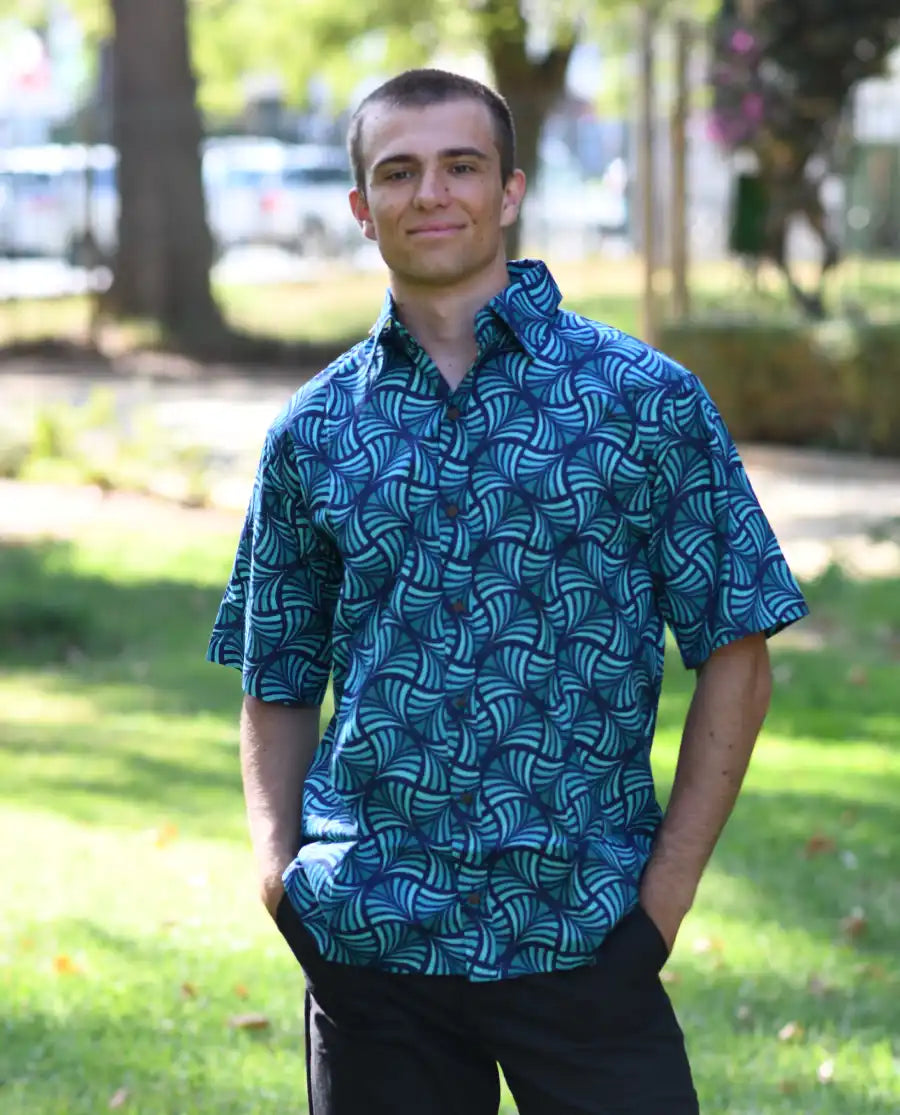 Camisa de algodon y manga corta para hombre. color azul osc ,as turquesa