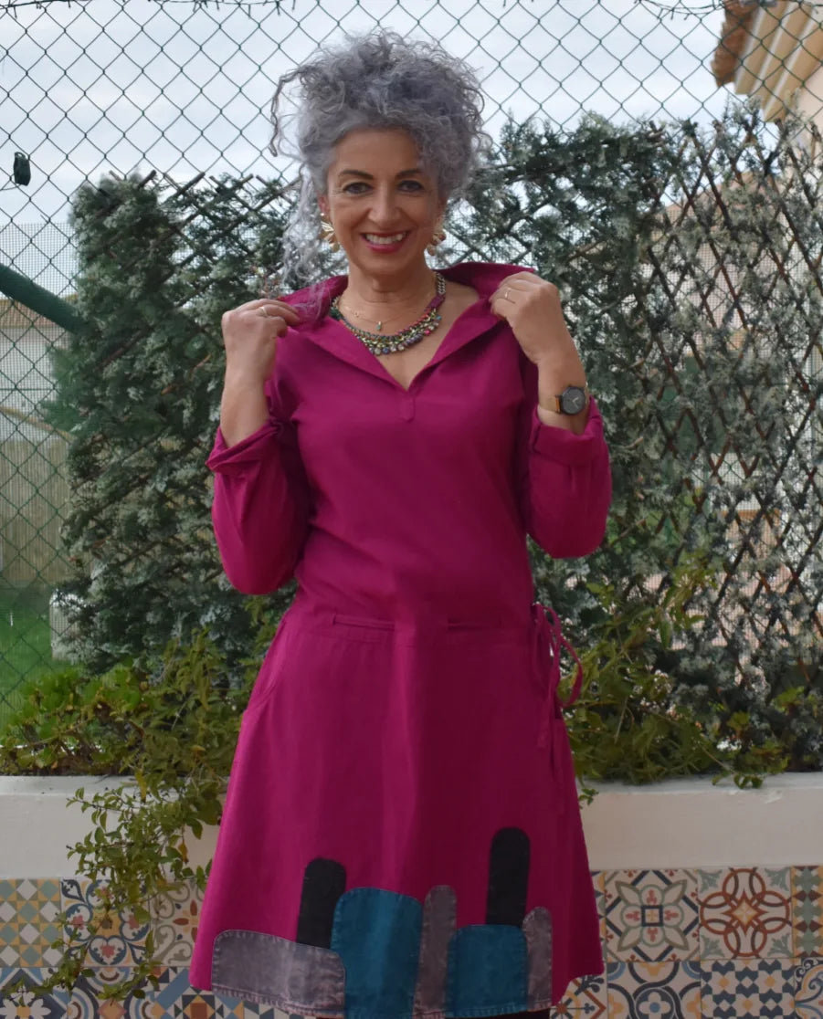 Vestido Evasé Corto "cuello camisa" y lazo en la cadera. Con motivos en colores vivos. Ideal para tu jornada laboral y salida casual