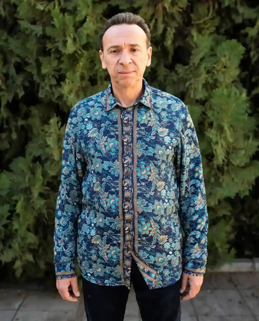 Camisa de seda hombre. color azul con flores