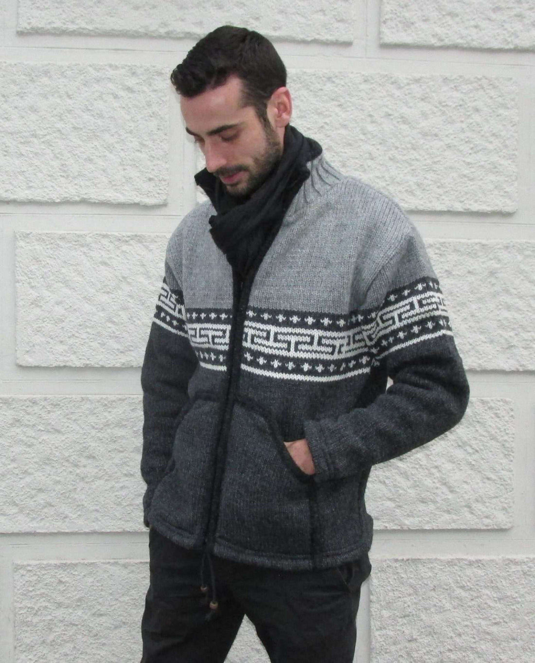 ideal chaqueta para temperaturas bajas y montaña gracias a su forro Polar Interior y su doble punto de lana de merino