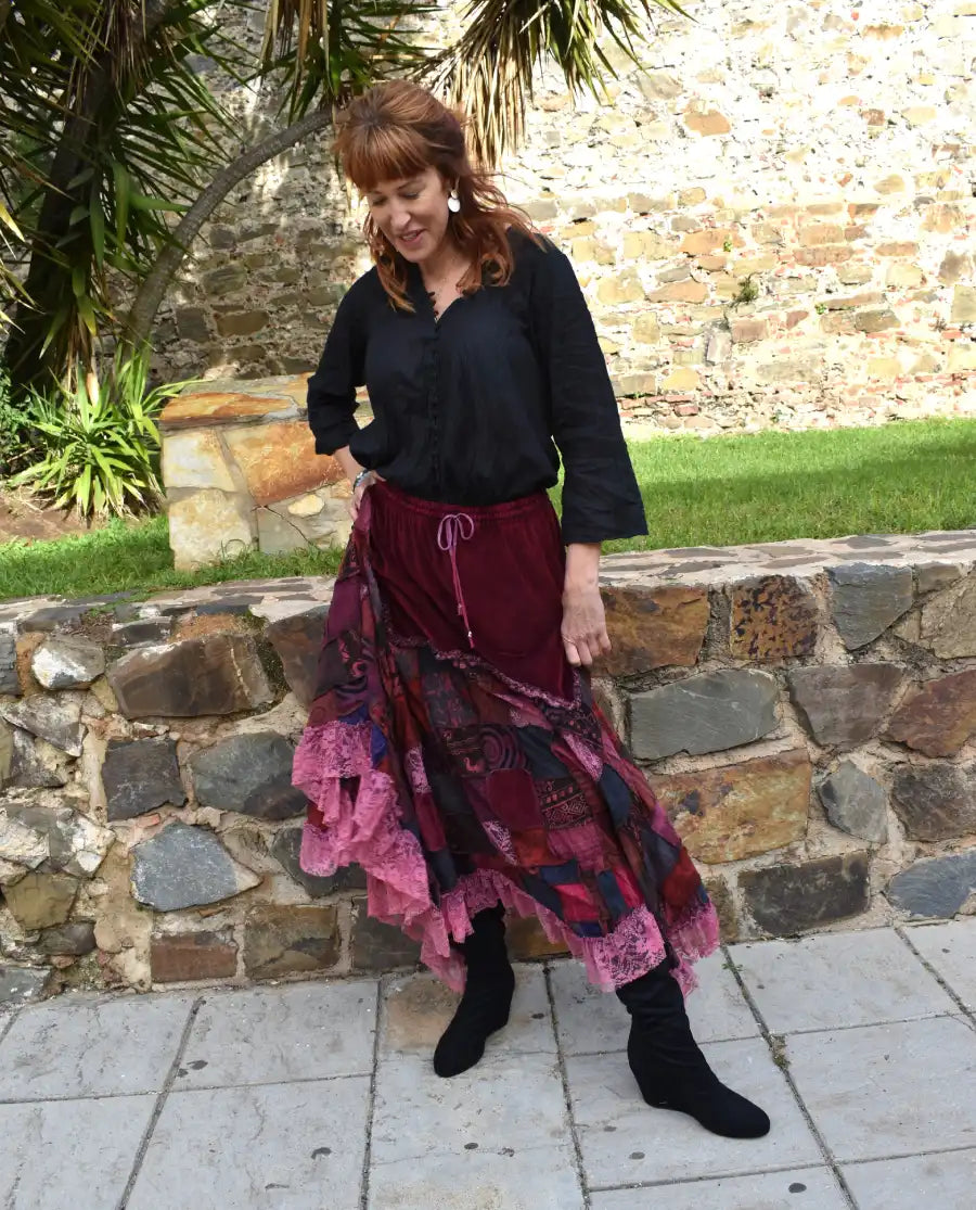 Exquisita falda larga de terciopelo con patchwwork y encaje. color Burdeos oscuro