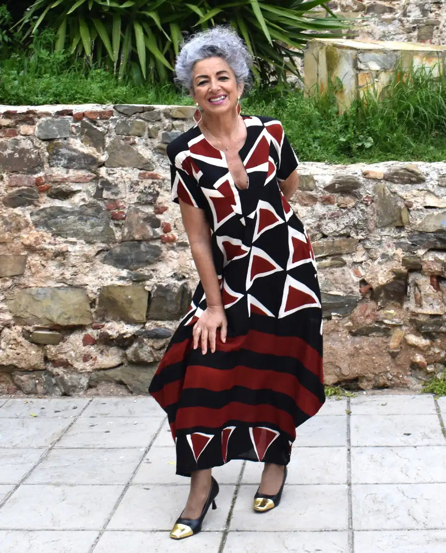 Vestido largo de Rayón con estampado étnico Geométrico en colores burdeos, blanco y negro