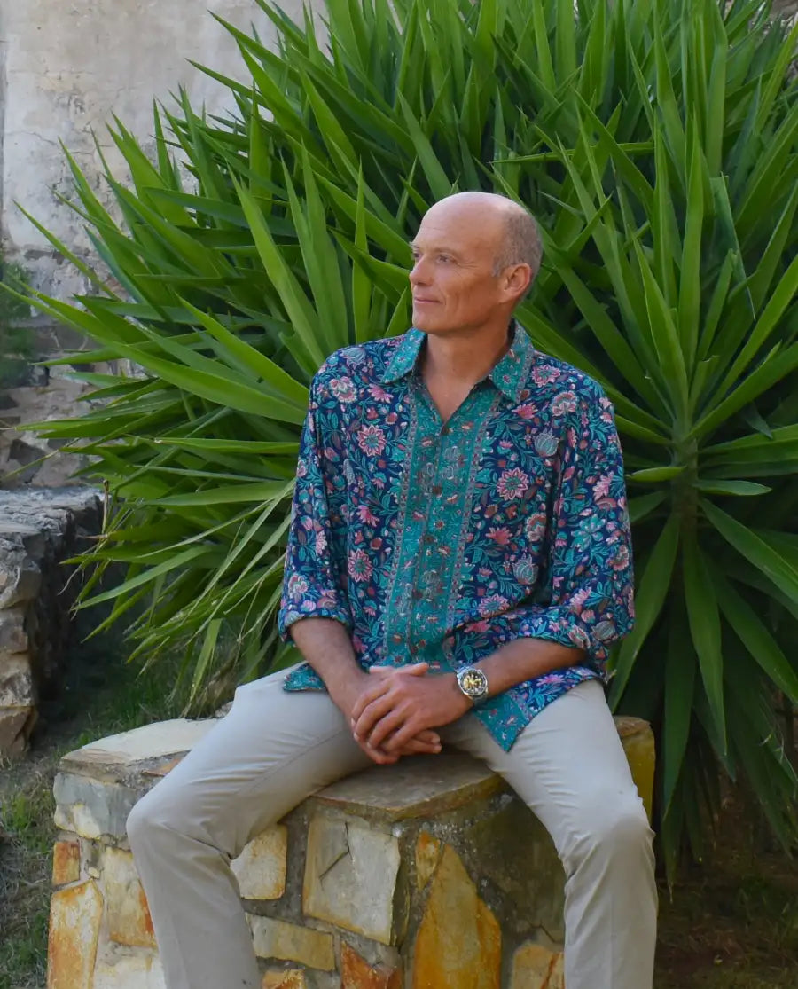 Camisa de seda hombre. color azul con flores